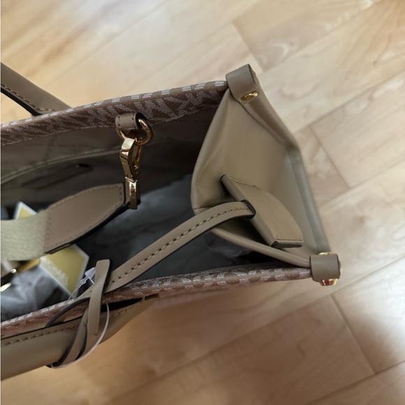 Michael Kors Mirella Medium Ombr Logo Tote Bag - Picture 3 of 6